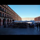 Die Plaza de la Corredera mit Gebäuden im kastilischen Stil des 17. Jahrhunderts
